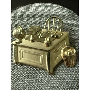 Vintage JJ Jonette Gold Tone Teacher Desk Brooch Pin Professor Book Apple